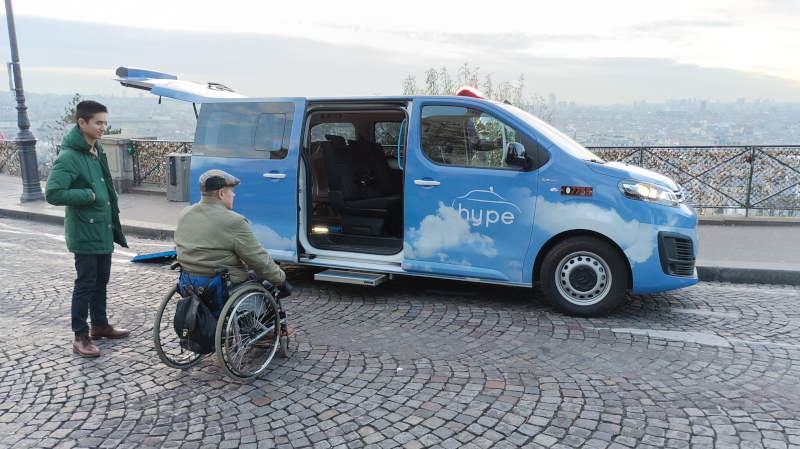 Un taxi électrique adapté - Yanous ! Le magazine francophone du handicap